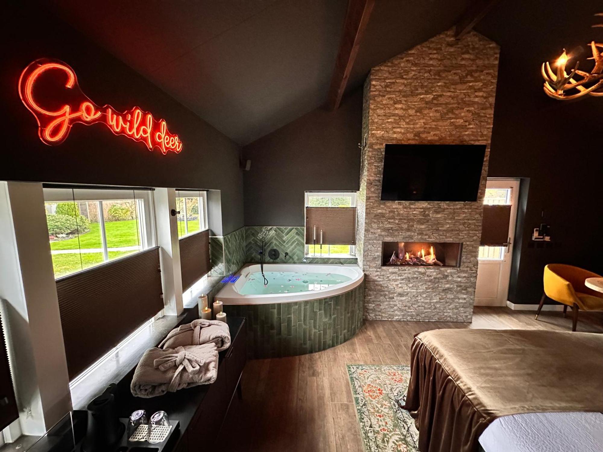 Wellness Tuin - Ultieme Partner Beleving - St Hubertus Suite Met Jacuzzi ,Openhaard, Prive Hottub En Prive Sauna In Jachthut Stijl Хорст Экстерьер фото