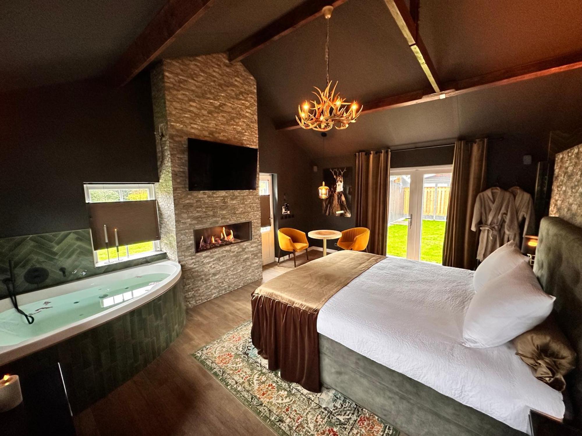 Wellness Tuin - Ultieme Partner Beleving - St Hubertus Suite Met Jacuzzi ,Openhaard, Prive Hottub En Prive Sauna In Jachthut Stijl Хорст Экстерьер фото