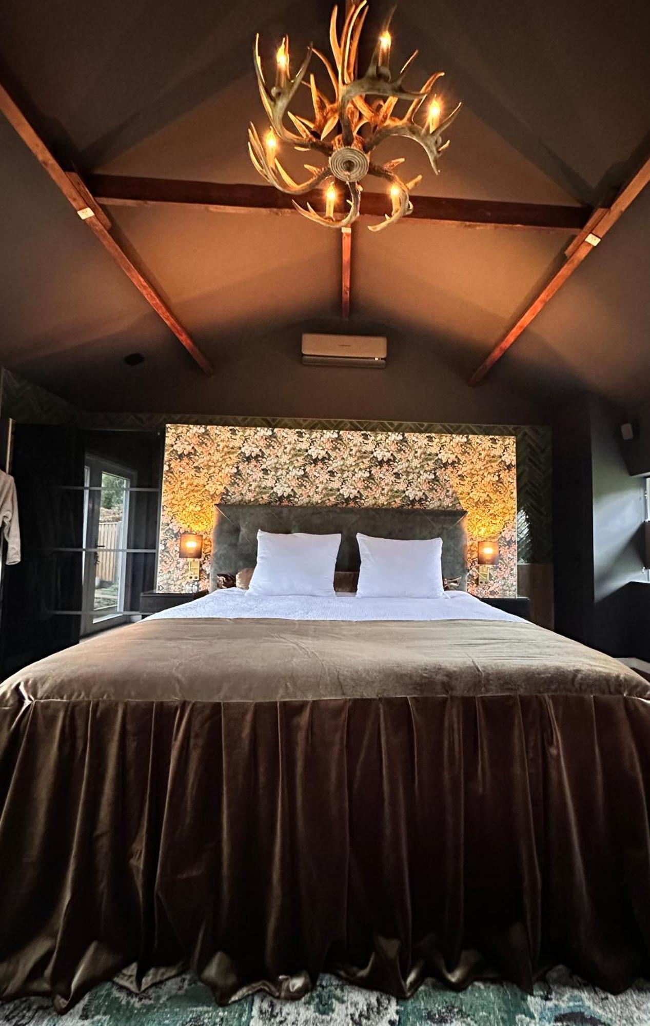 Wellness Tuin - Ultieme Partner Beleving - St Hubertus Suite Met Jacuzzi ,Openhaard, Prive Hottub En Prive Sauna In Jachthut Stijl Хорст Экстерьер фото