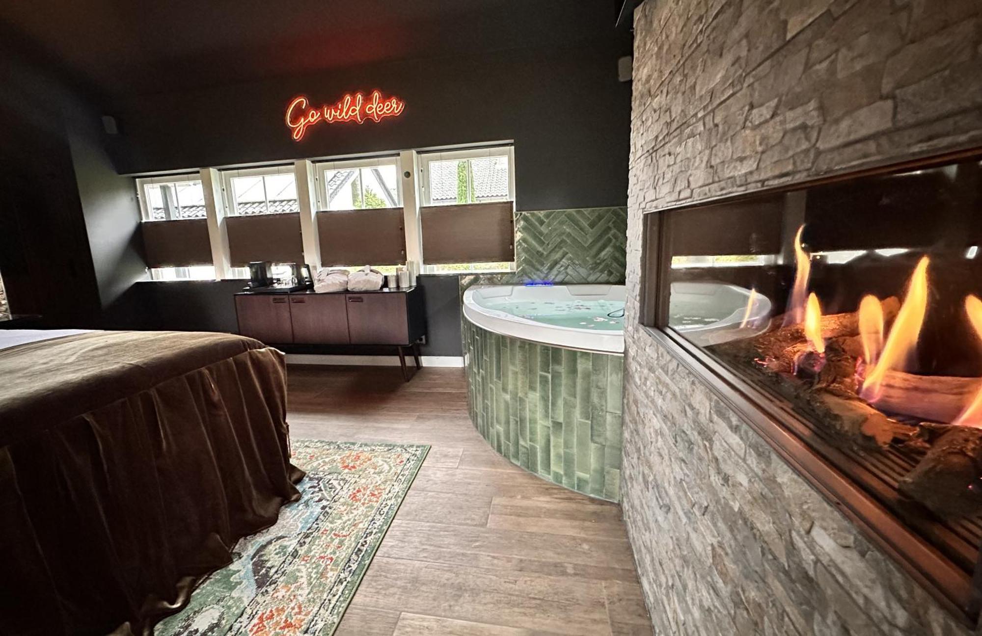 Wellness Tuin - Ultieme Partner Beleving - St Hubertus Suite Met Jacuzzi ,Openhaard, Prive Hottub En Prive Sauna In Jachthut Stijl Хорст Экстерьер фото